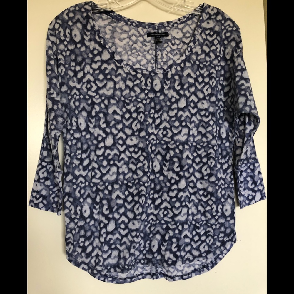 American Eagle blue and white top